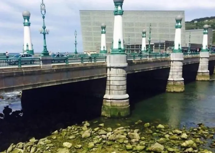 Gros Zurriola Wifi Terrace Parking 20e Night Lägenhet